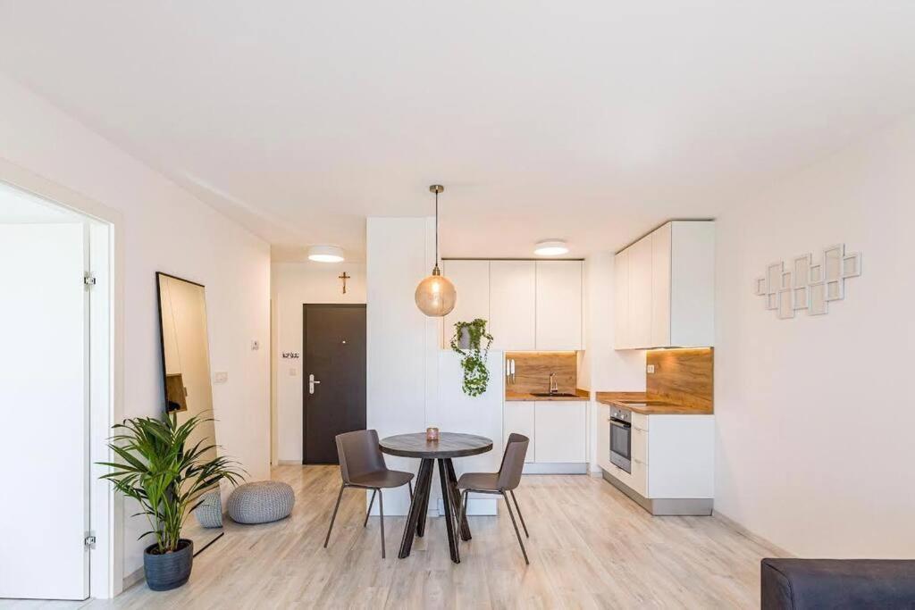 Urban Apartment With Possibility Of Parking Bratislava Exterior photo